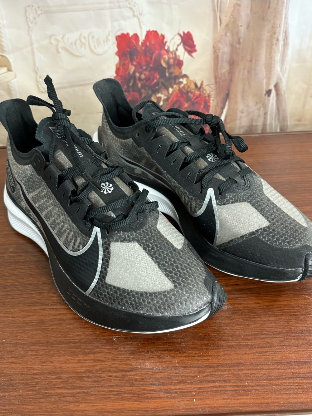 NEW Nike Black and Gray Zoom Running Shoes with Reflective Swoosh - Picture 2 of 9